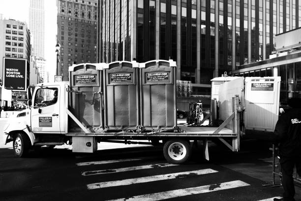 Best Portable restroom trailer rental  in Farngton Hills, MI